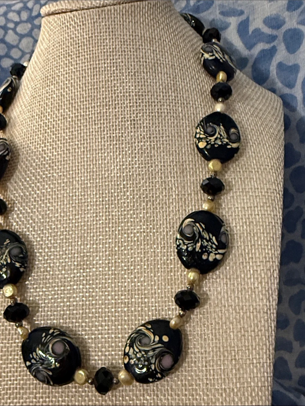 Black and Gold Floral Accent Beaded Necklace